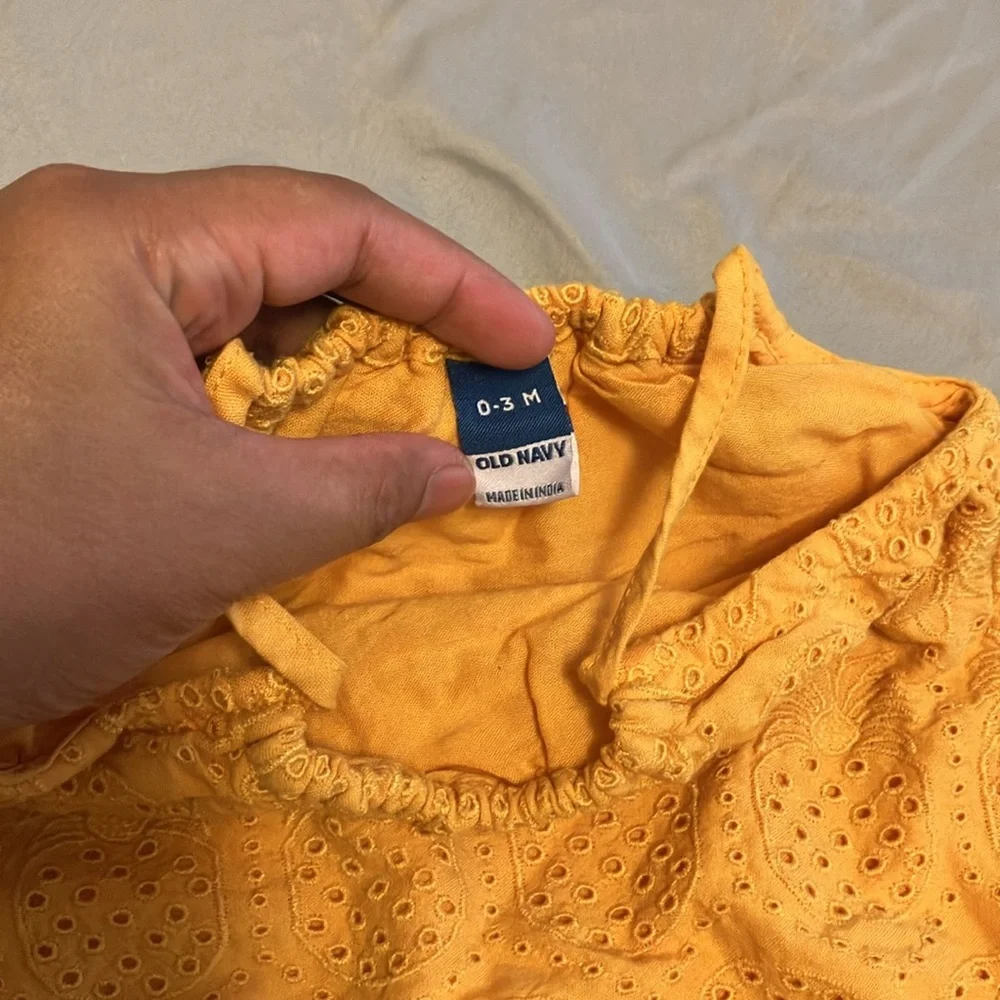 🌸  3/$15 Bundle of baby clothes - Picture 10 of 17